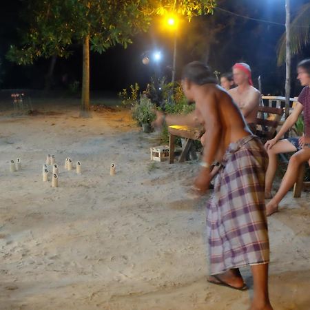 Mr. Chuoi Bar And Hut Hotel Ko Phra Thong Екстериор снимка