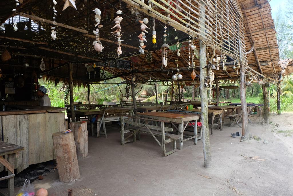 Mr. Chuoi Bar And Hut Hotel Ko Phra Thong Екстериор снимка