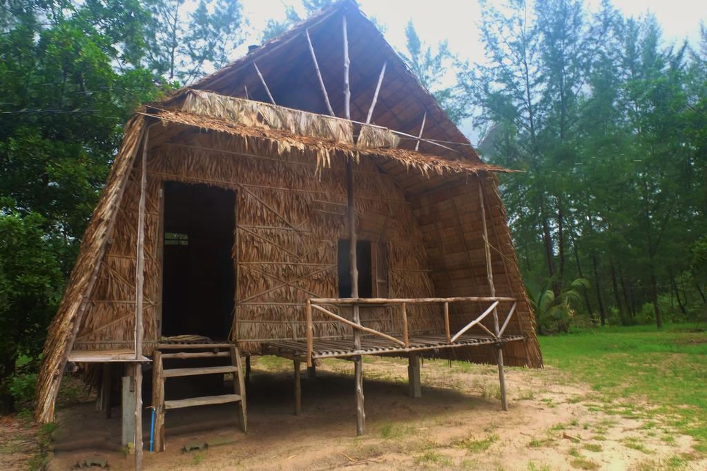 Mr. Chuoi Bar And Hut Hotel Ko Phra Thong Екстериор снимка