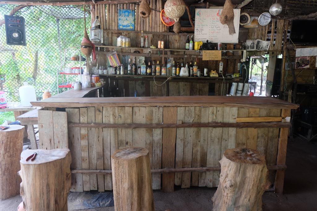 Mr. Chuoi Bar And Hut Hotel Ko Phra Thong Екстериор снимка