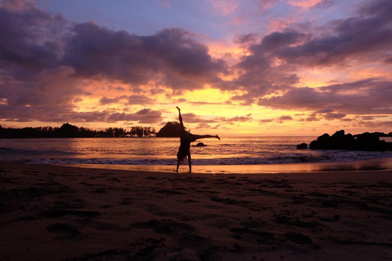 Mr. Chuoi Bar And Hut Hotel Ko Phra Thong Екстериор снимка
