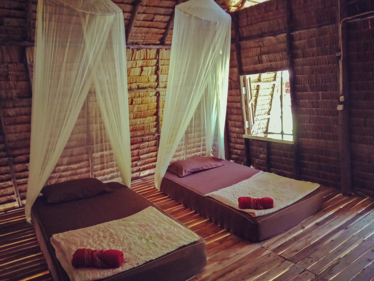 Mr. Chuoi Bar And Hut Hotel Ko Phra Thong Екстериор снимка