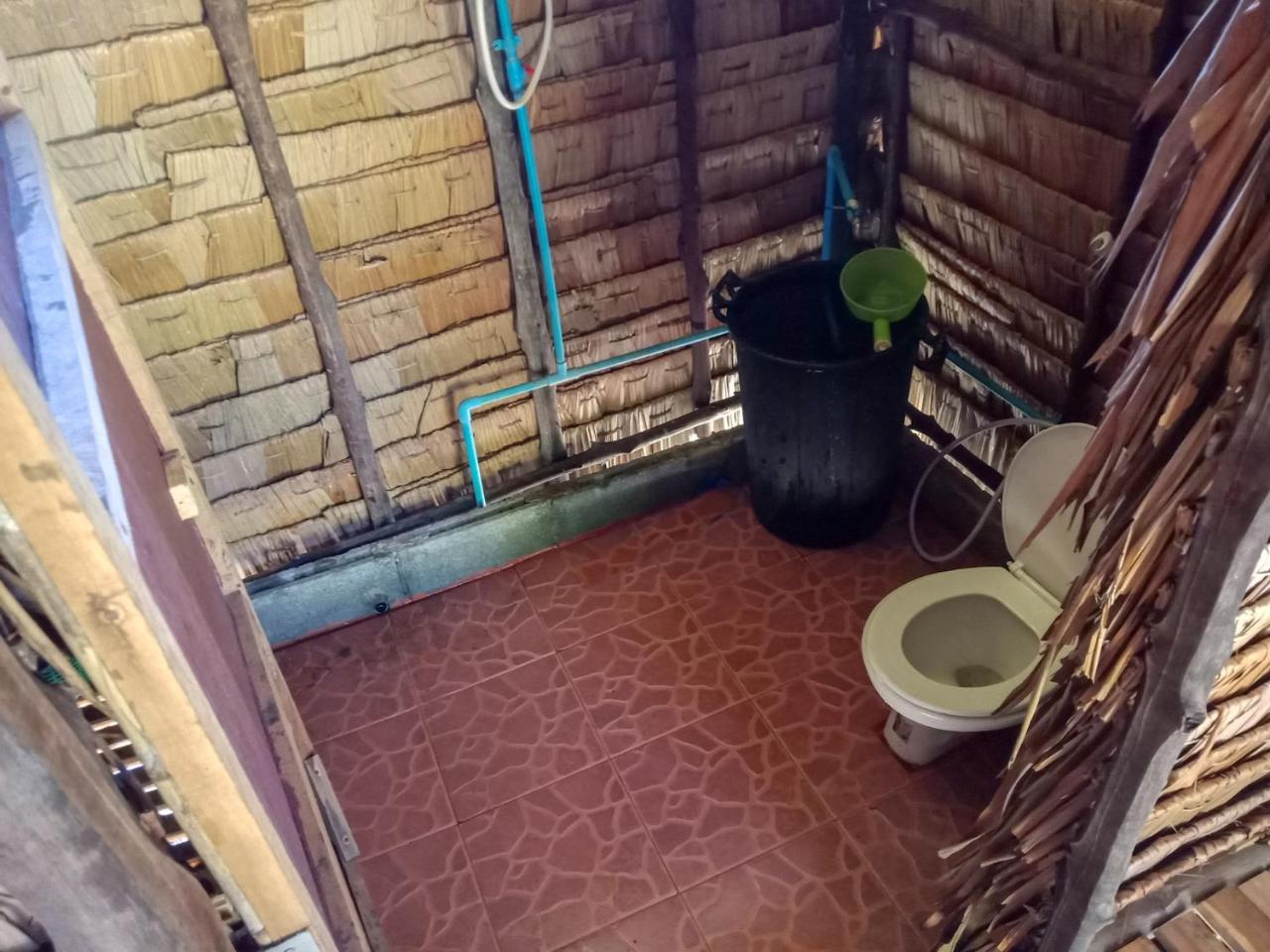 Mr. Chuoi Bar And Hut Hotel Ko Phra Thong Екстериор снимка