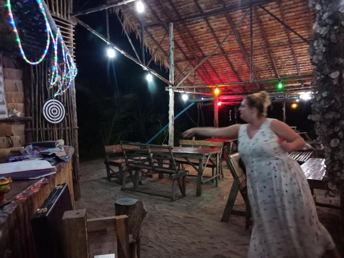 Mr. Chuoi Bar And Hut Hotel Ko Phra Thong Екстериор снимка