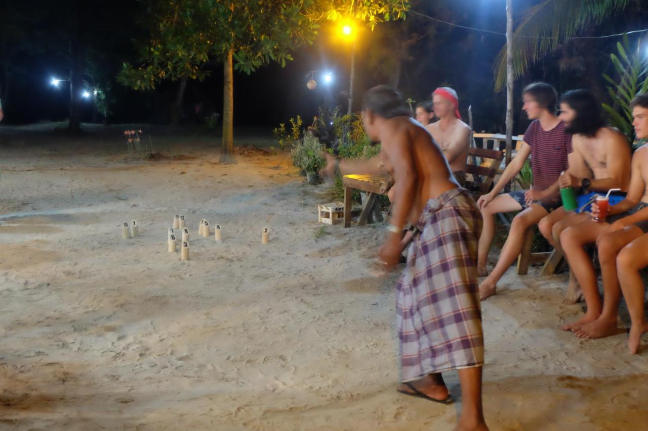 Mr. Chuoi Bar And Hut Hotel Ko Phra Thong Екстериор снимка